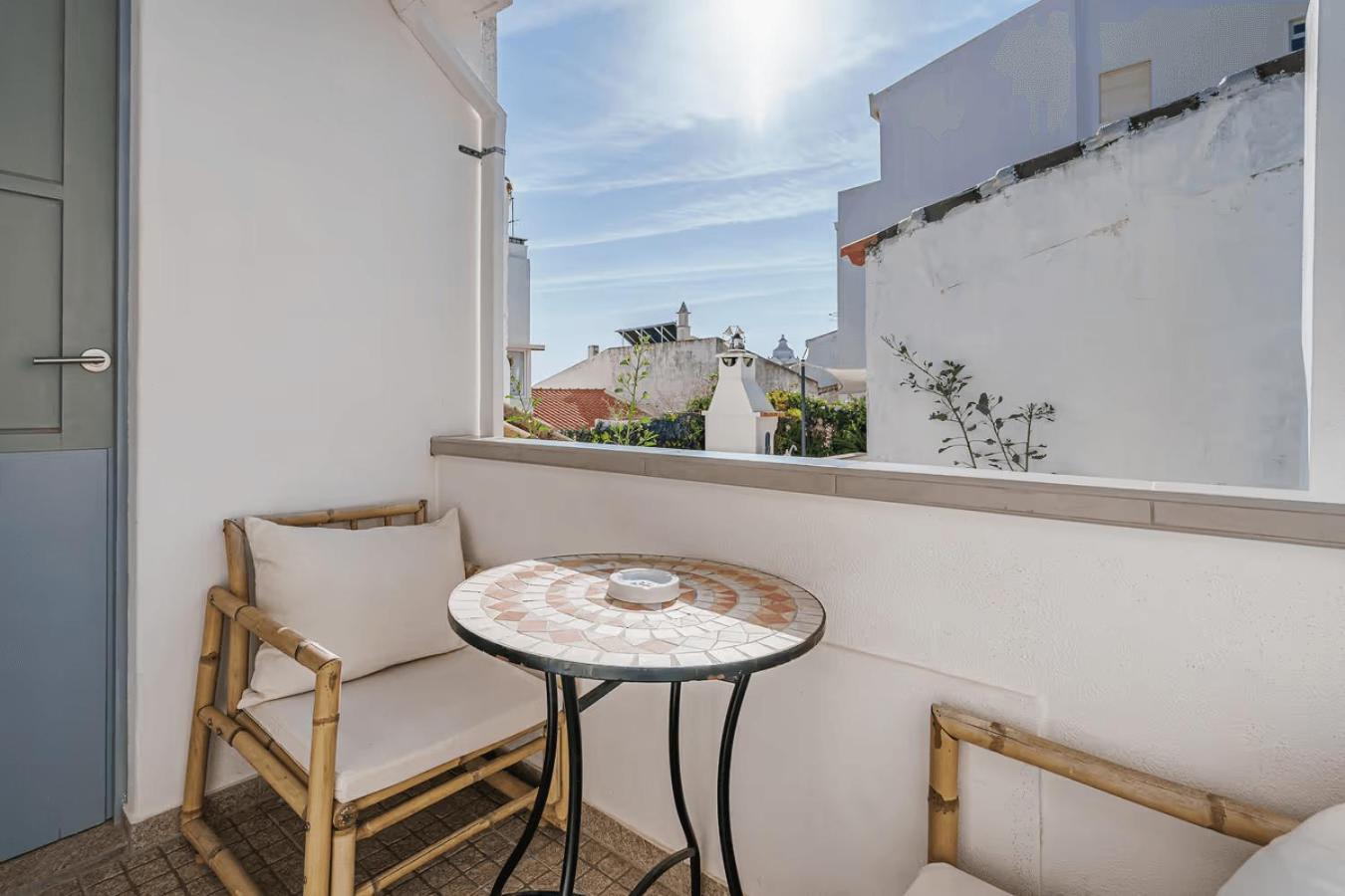 Lovely In With Terrace - Close To